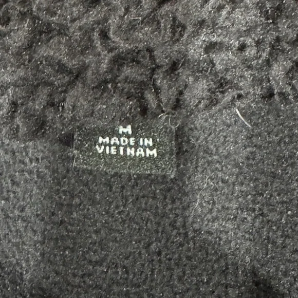 Women's Uniqlo Fuzzy Jacket. - Picture 3 of 5